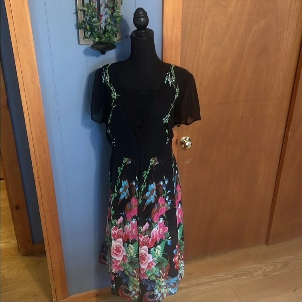 NWT beautiful floral dress - Picture 11 of 11